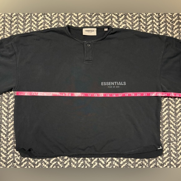 ESSENTIALS FEAR OF GOD Henley Cropped Long Sleeve in Vintage/Washed Black SZ XS - Picture 3 of 6